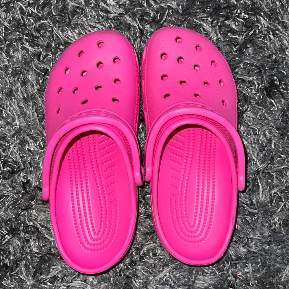 hot pink crocs
